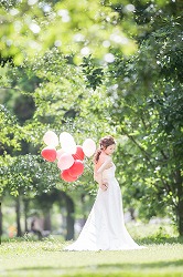 結婚式の前撮りの、ウエディングドレスの花嫁の、かわいいナチュラルなヘアメイクの写真